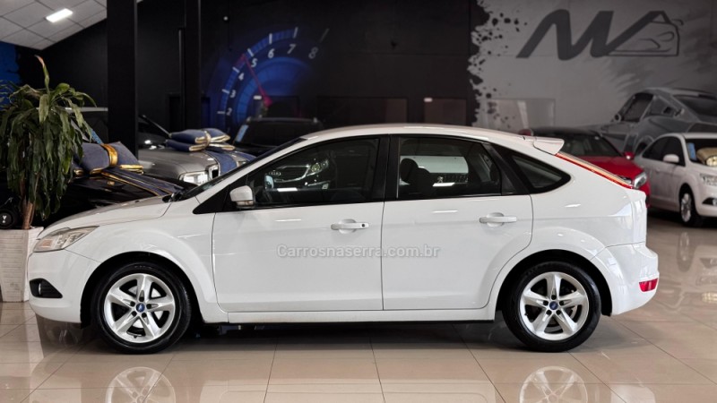 FOCUS 1.6 8V FLEX 4P MANUAL - 2013 - ESTâNCIA VELHA