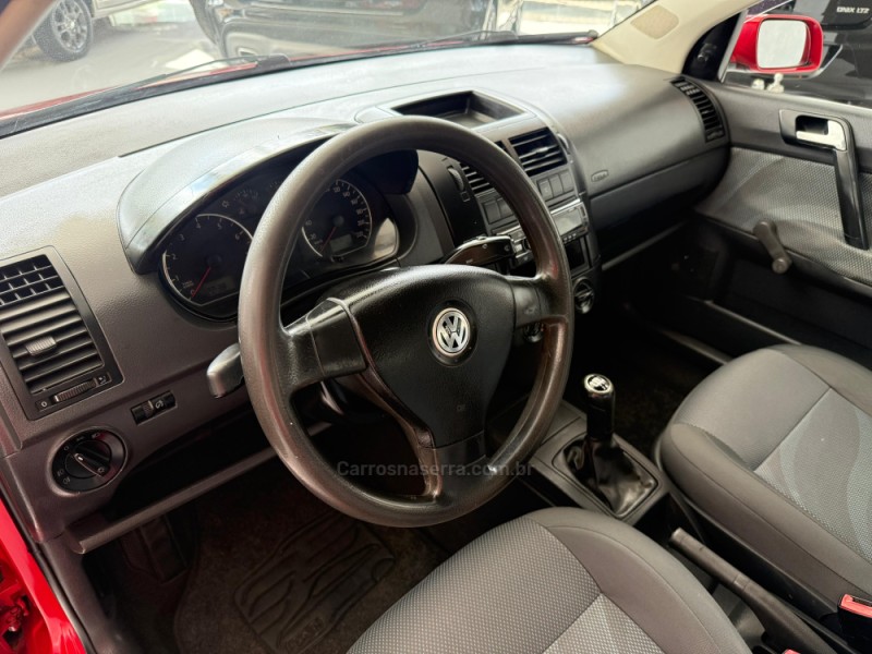 POLO SEDAN 1.6 8V GASOLINA 4P MANUAL - 2009 - NOVO HAMBURGO