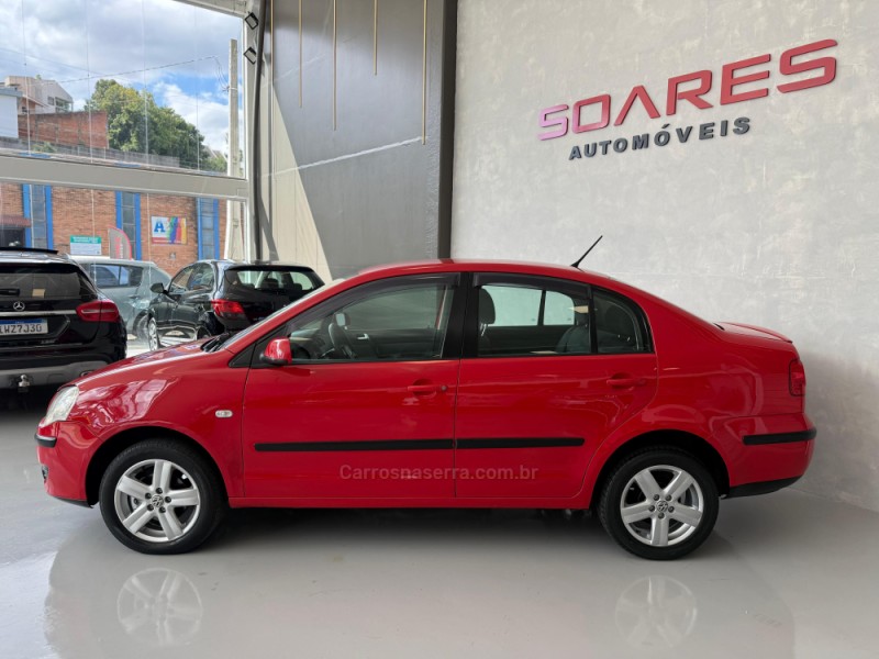 POLO SEDAN 1.6 8V GASOLINA 4P MANUAL - 2009 - NOVO HAMBURGO