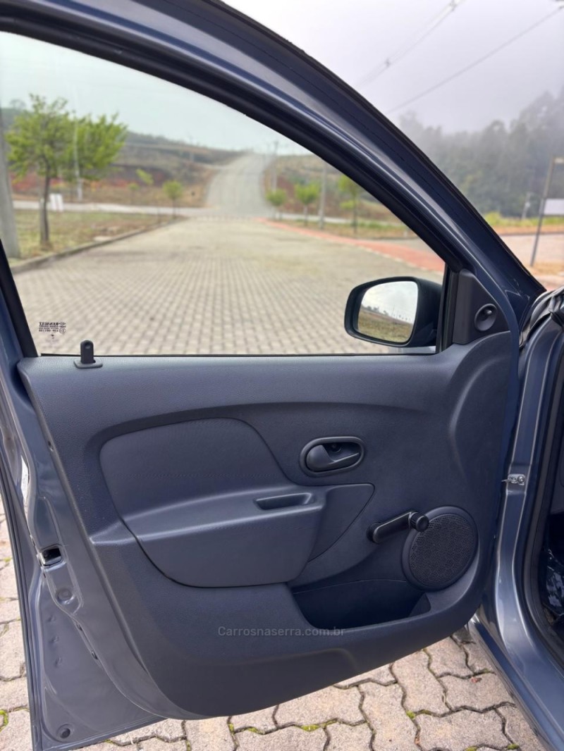 LOGAN 1.0 AUTHENTIQUE 16V FLEX 4P MANUAL - 2015 - CAXIAS DO SUL