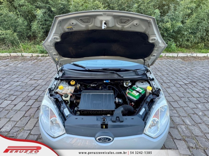 FIESTA 1.6 ROCAM HATCH 8V FLEX 4P MANUAL - 2014 - NOVA PRATA