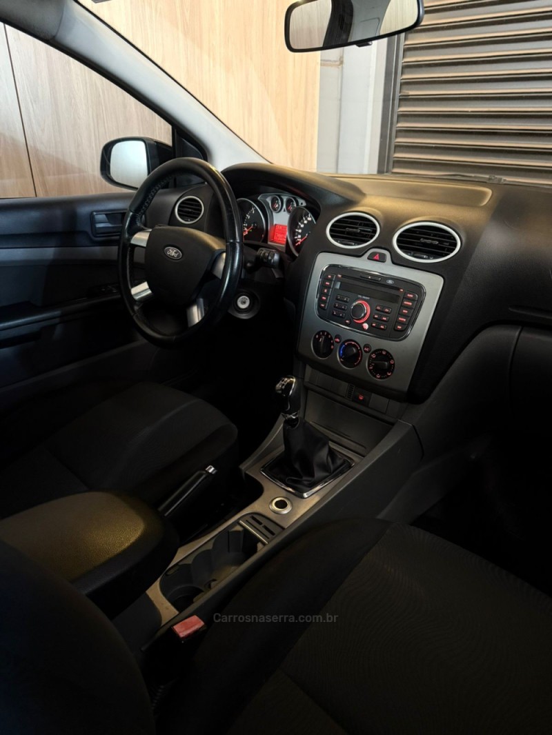 FOCUS 1.6 SE 16V FLEX 4P MANUAL - 2013 - LAJEADO
