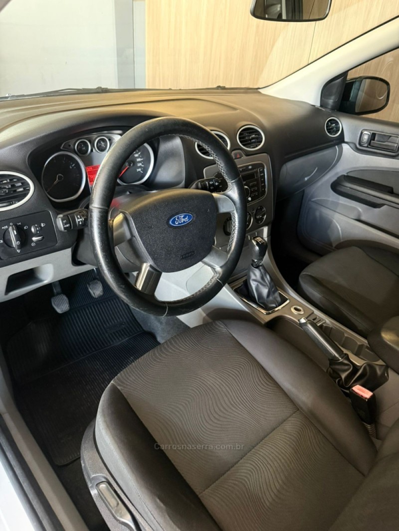 FOCUS 1.6 SE 16V FLEX 4P MANUAL - 2013 - LAJEADO