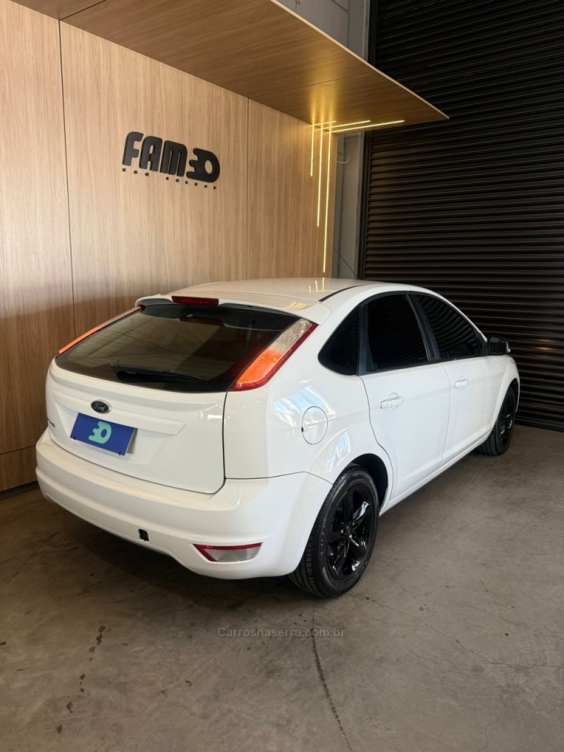 FOCUS 1.6 SE 16V FLEX 4P MANUAL - 2013 - LAJEADO