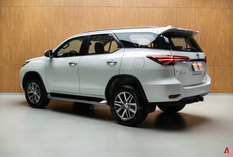 HILUX SW4 2.8 SRX 4X4 7 LUGARES 16V TURBO INTERCOOLER DIESEL 4P AUTOMÁTICO - 2016 - GARIBALDI