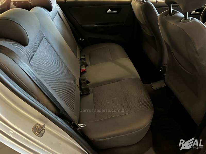 FOX 1.0 MI 8V FLEX 4P MANUAL - 2011 - SAPIRANGA