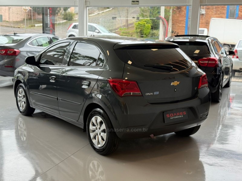 ONIX 1.0 LT PLUS 8V FLEX 4P MANUAL - 2018 - NOVO HAMBURGO