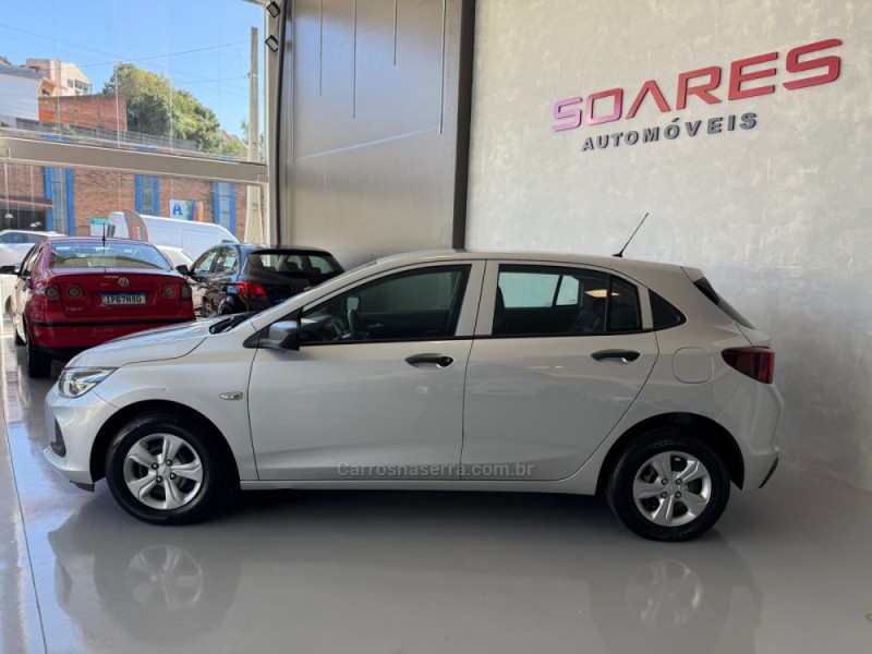 ONIX 1.0 LT 12V FLEX 4P MANUAL - 2023 - NOVO HAMBURGO