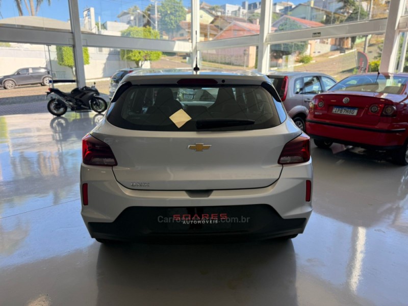 ONIX 1.0 LT 12V FLEX 4P MANUAL - 2023 - NOVO HAMBURGO