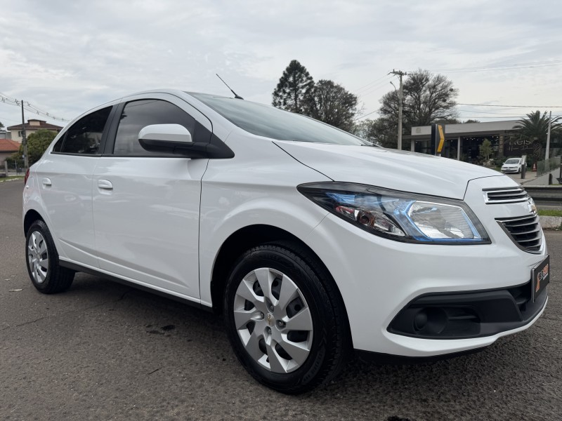 ONIX 1.4 MPFI LT 8V FLEX 4P MANUAL - 2014 - DOIS IRMãOS