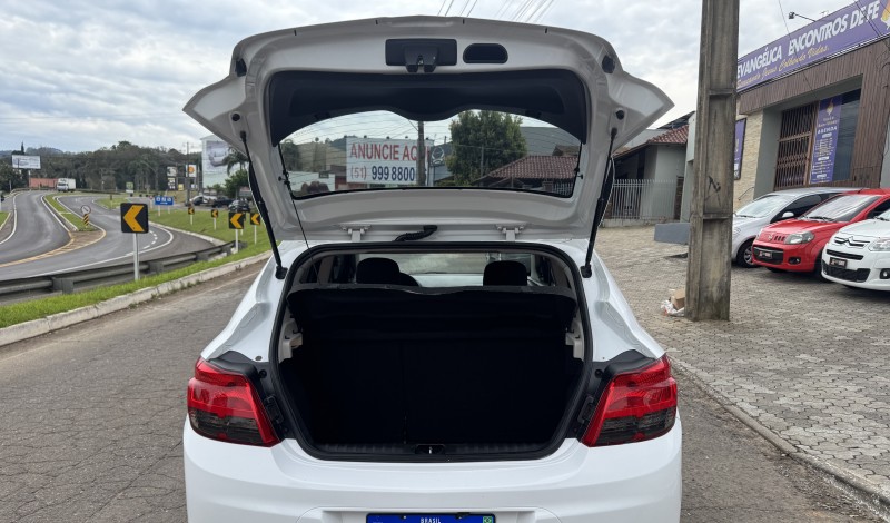 ONIX 1.4 MPFI LT 8V FLEX 4P MANUAL - 2014 - DOIS IRMãOS