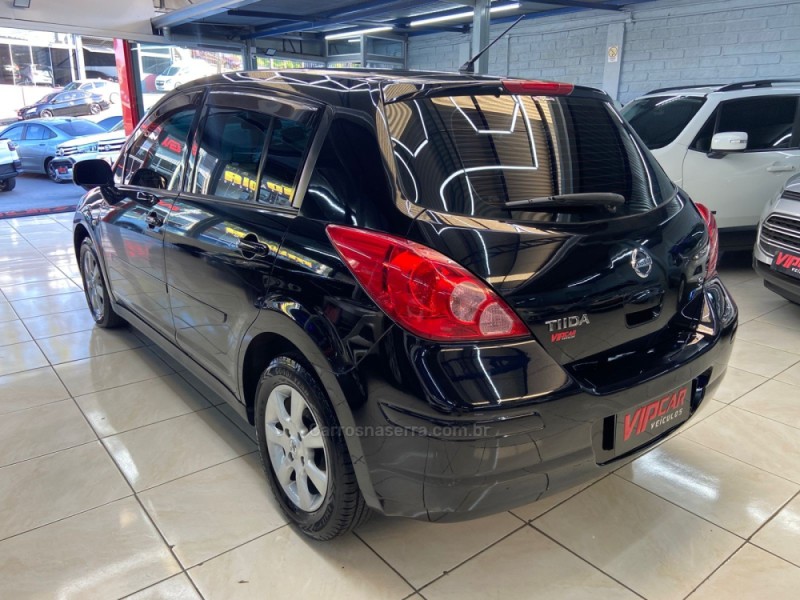TIIDA 1.8 S 16V GASOLINA 4P MANUAL - 2011 - ESTâNCIA VELHA