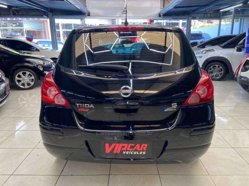 TIIDA 1.8 S 16V GASOLINA 4P MANUAL - 2011 - ESTâNCIA VELHA