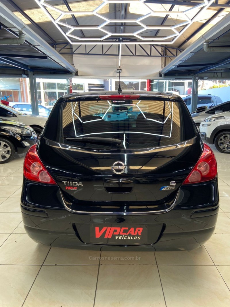 TIIDA 1.8 S 16V GASOLINA 4P MANUAL - 2011 - ESTâNCIA VELHA
