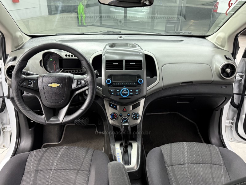 SONIC 1.6 LT SEDAN 16V FLEX 4P AUTOMÁTICO - 2013 - SAPIRANGA