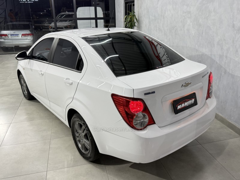 SONIC 1.6 LT SEDAN 16V FLEX 4P AUTOMÁTICO - 2013 - SAPIRANGA