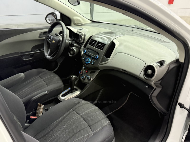 SONIC 1.6 LT SEDAN 16V FLEX 4P AUTOMÁTICO - 2013 - SAPIRANGA