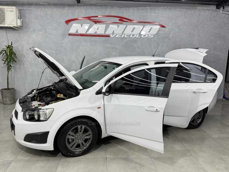 SONIC 1.6 LT SEDAN 16V FLEX 4P AUTOMÁTICO - 2013 - SAPIRANGA