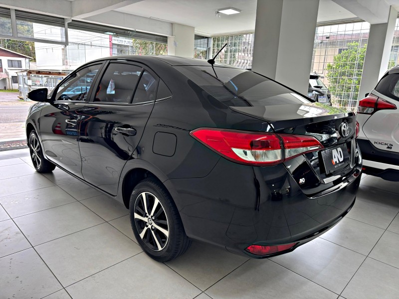 YARIS 1.5 XS SEDAN 16V FLEX 4P AUTOMÁTICO - 2022 - CAXIAS DO SUL