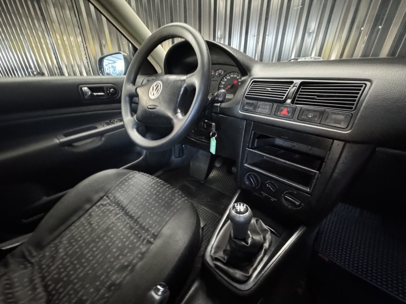 GOLF 1.6 MI 8V GASOLINA 4P MANUAL - 2001 - CAXIAS DO SUL