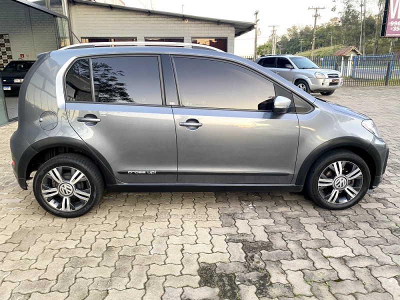 UP 1.0 TSI CROSS 12V FLEX 4P MANUAL - 2018 - PORTãO