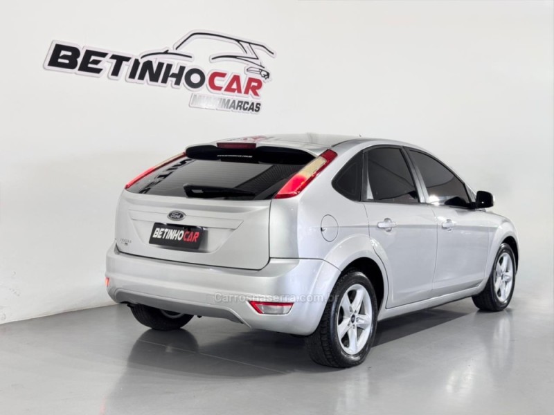 FOCUS 1.6 8V GASOLINA 4P MANUAL - 2011 - ESTâNCIA VELHA