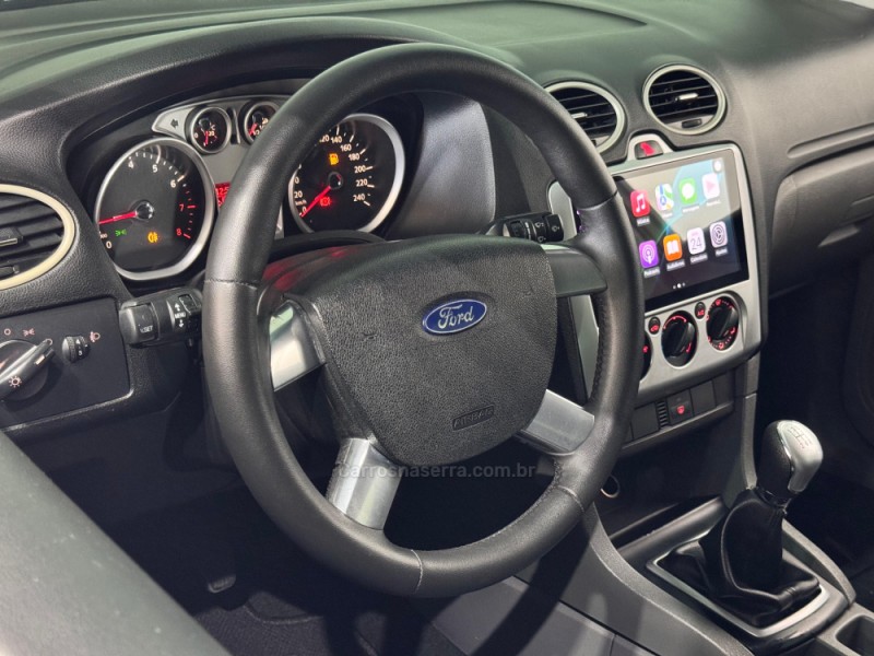 FOCUS 1.6 8V GASOLINA 4P MANUAL - 2011 - ESTâNCIA VELHA