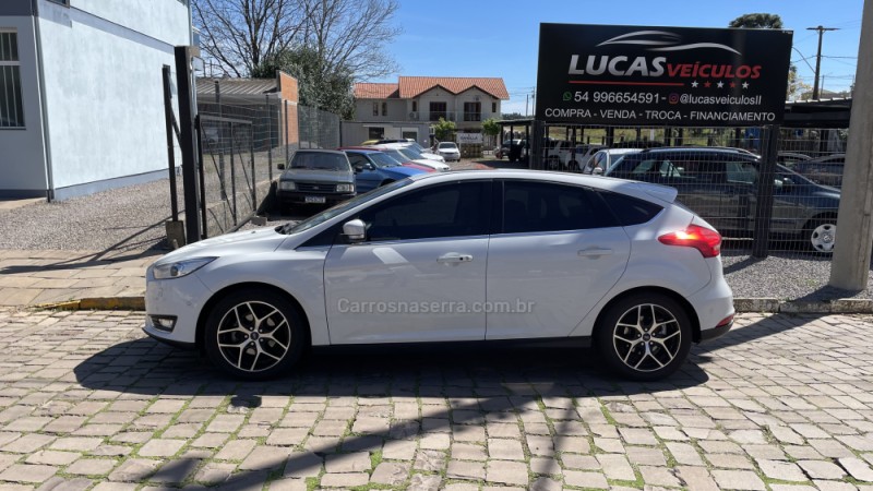 FOCUS 2.0 TITANIUM 16V FLEX 4P AUTOMÁTICO - 2017 - VILA FLORES