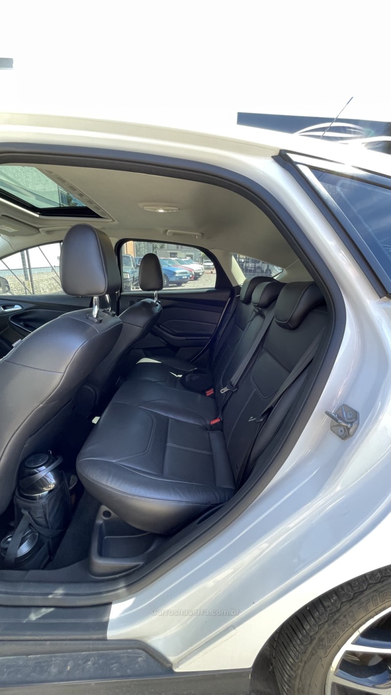 FOCUS 2.0 TITANIUM 16V FLEX 4P AUTOMÁTICO - 2017 - VILA FLORES