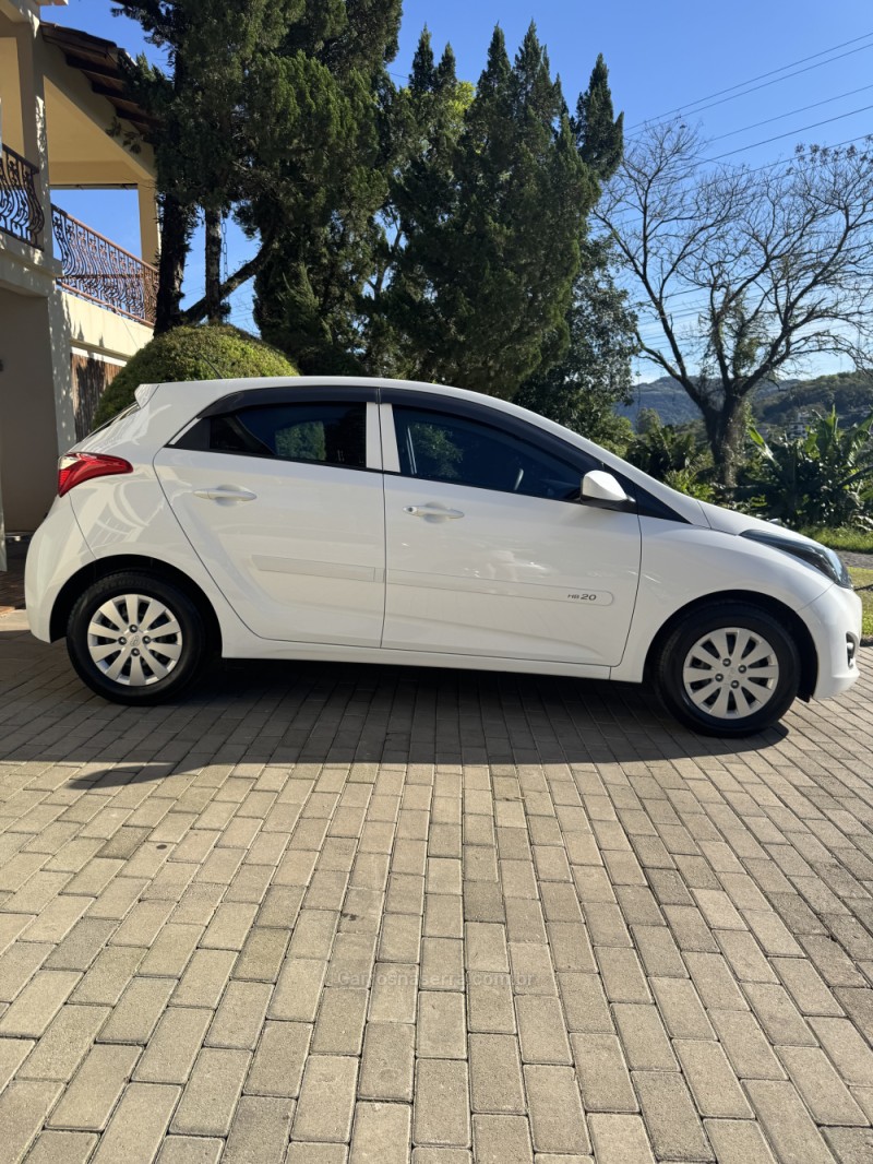 HB20 1.0 COMFORT PLUS 12V FLEX 4P MANUAL - 2015 - ENCANTADO