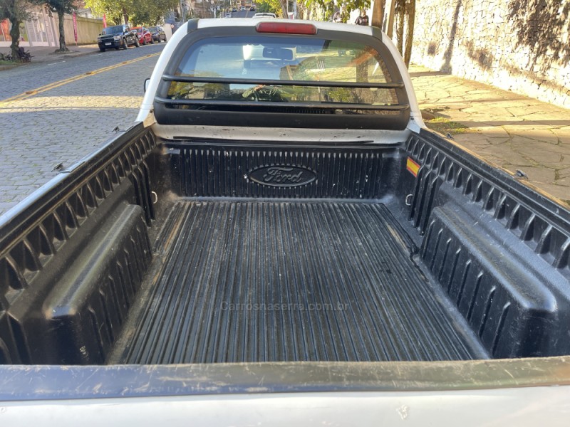 COURIER 1.6 L 8V FLEX MANUAL - 2002 - CAXIAS DO SUL