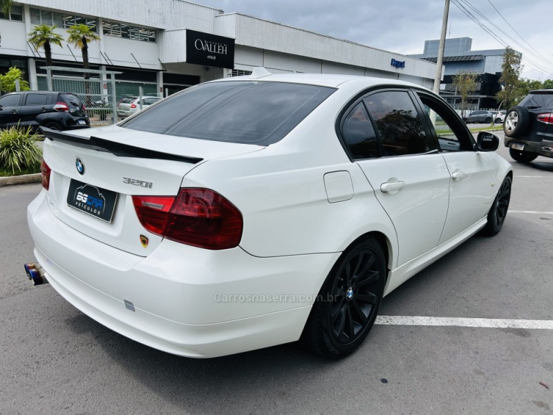 320I 2.0 16V GASOLINA 4P AUTOMÁTICO - 2011 - BENTO GONçALVES
