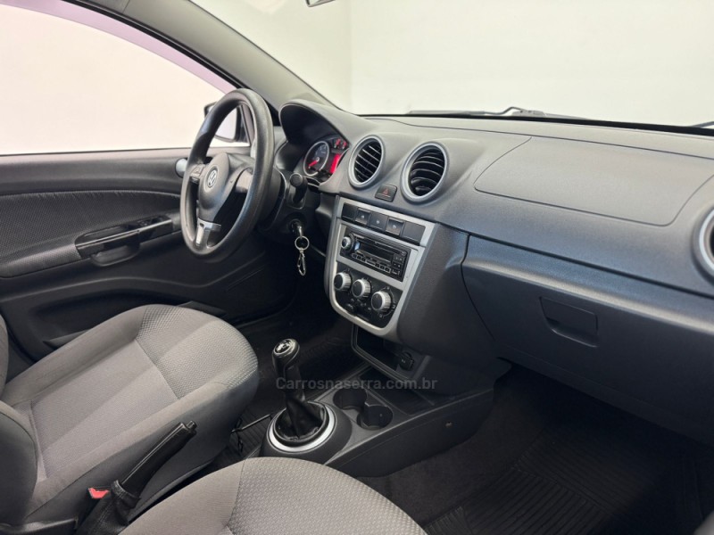 VOYAGE 1.0 MI TRENDLINE 8V FLEX 4P MANUAL - 2012 - CARLOS BARBOSA