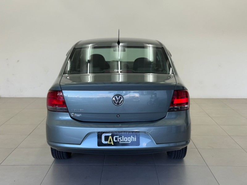 VOYAGE 1.0 MI TRENDLINE 8V FLEX 4P MANUAL - 2012 - CARLOS BARBOSA