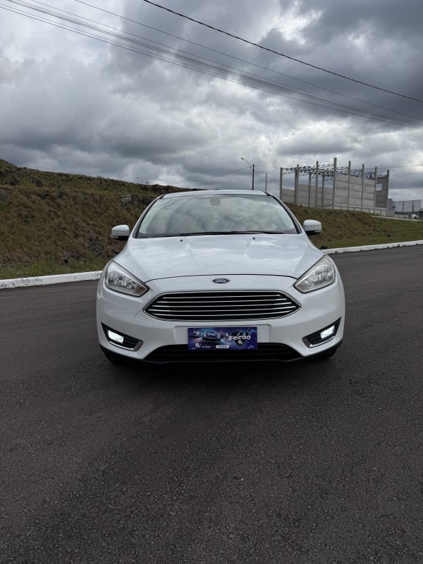 FOCUS 2.0 TITANIUM HATCH 16V FLEX 4P AUTOMÁTICO - 2016 - FARROUPILHA