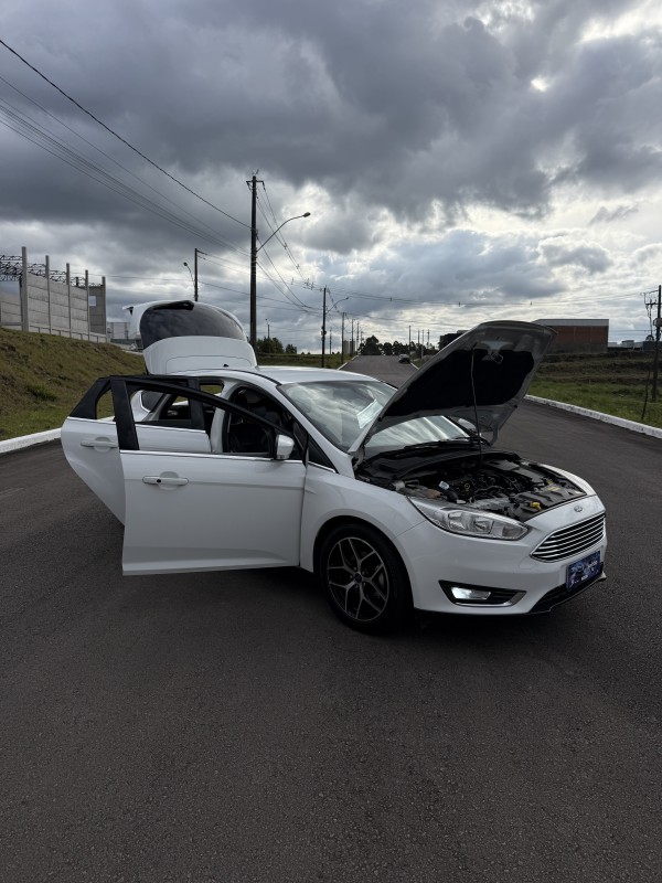 FOCUS 2.0 TITANIUM HATCH 16V FLEX 4P AUTOMÁTICO - 2016 - FARROUPILHA