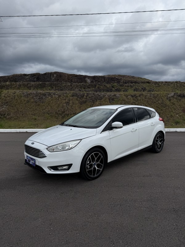 FOCUS 2.0 TITANIUM HATCH 16V FLEX 4P AUTOMÁTICO - 2016 - FARROUPILHA
