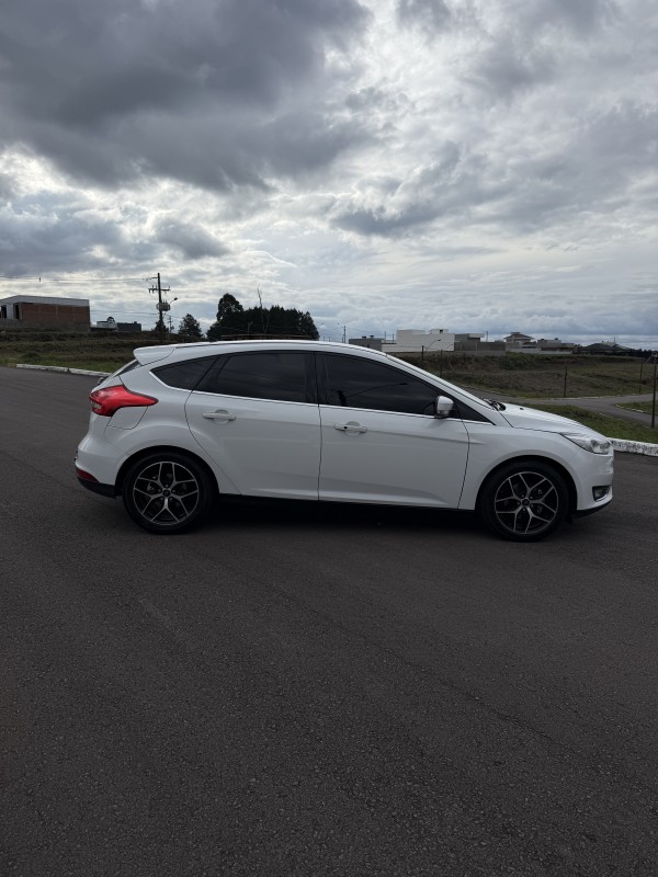 FOCUS 2.0 TITANIUM HATCH 16V FLEX 4P AUTOMÁTICO - 2016 - FARROUPILHA