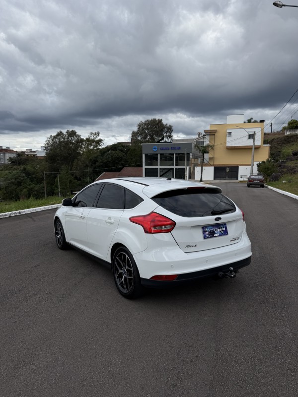 FOCUS 2.0 TITANIUM HATCH 16V FLEX 4P AUTOMÁTICO - 2016 - FARROUPILHA