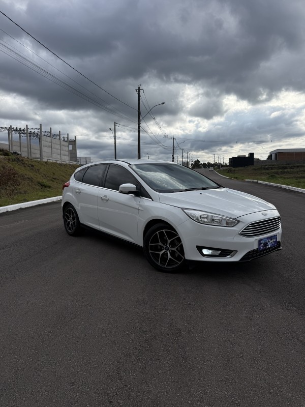 FOCUS 2.0 TITANIUM HATCH 16V FLEX 4P AUTOMÁTICO