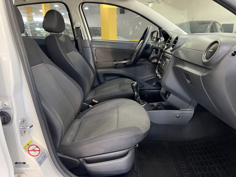 VOYAGE 1.6 MI TREND 8V FLEX 4P MANUAL - 2013 - CAXIAS DO SUL