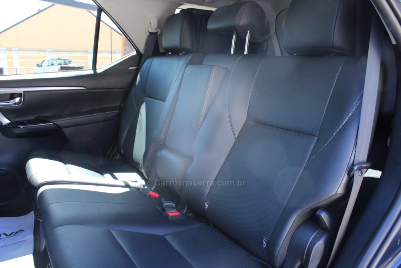 HILUX SW4 2.8 SRX 4X4 7 LUGARES 16V TURBO INTERCOOLER DIESEL 4P AUTOMÁTICO - 2022 - CAXIAS DO SUL