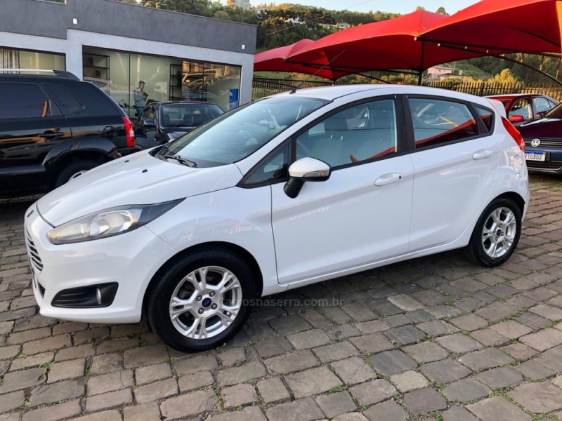 FIESTA 1.5 SE HATCH 16V FLEX 4P MANUAL - 2016 - SERAFINA CORRêA