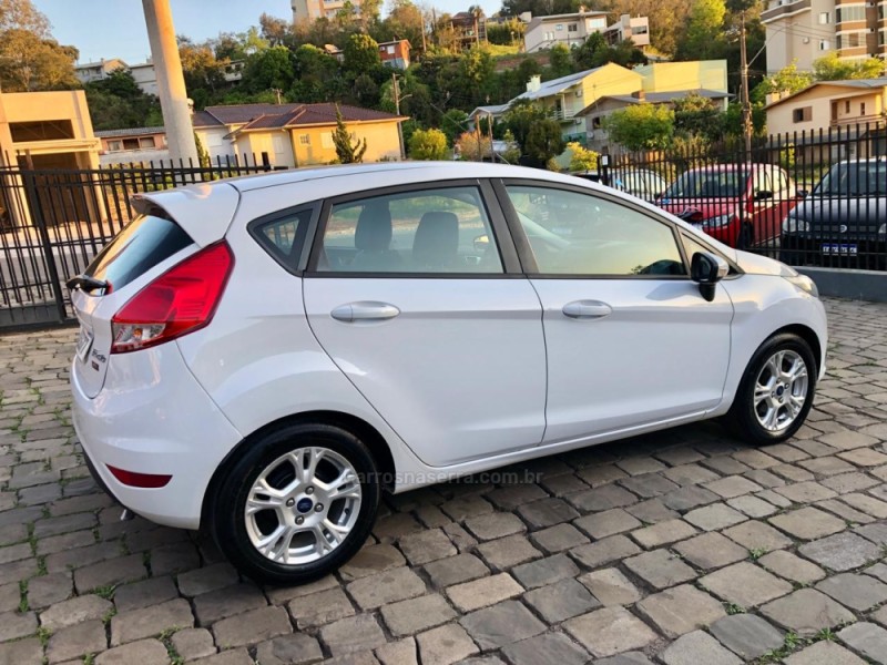 FIESTA 1.5 SE HATCH 16V FLEX 4P MANUAL - 2016 - SERAFINA CORRêA