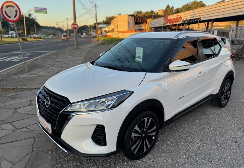 NISSAN - KICKS - 2023/2023 - Branca - R$ 105.900,00