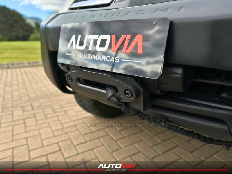 PAJERO DAKAR 3.2 HPE S 4X4 7 LUGARES 16V TURBO INTERCOOLER DIESEL 4P AUTOMÁTICO - 2014 - SAPIRANGA