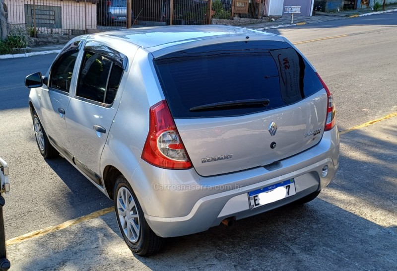 SANDERO 1.0 AUTHENTIQUE 16V FLEX 4P MANUAL - 2010 - FARROUPILHA