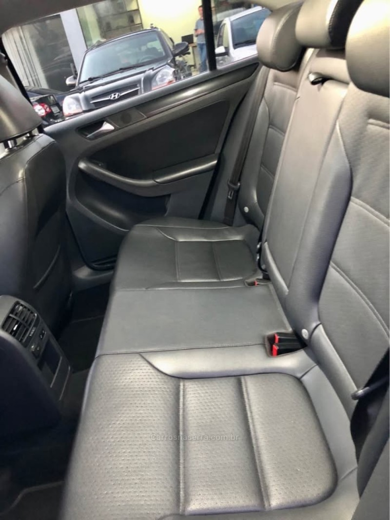 JETTA 2.0 COMFORTLINE FLEX 4P TIPTRONIC - 2013 - SERAFINA CORRêA