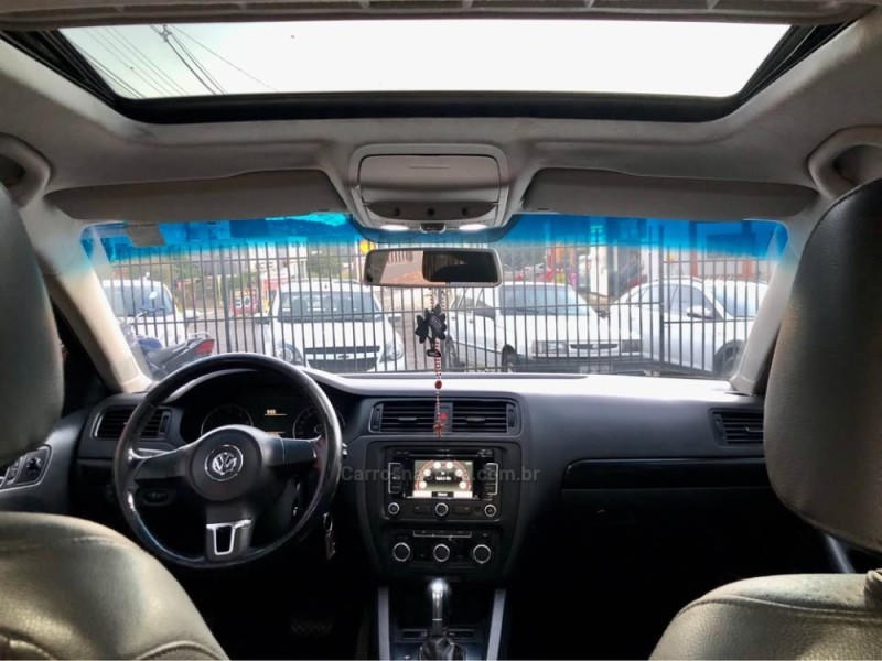 JETTA 2.0 COMFORTLINE FLEX 4P TIPTRONIC - 2013 - SERAFINA CORRêA