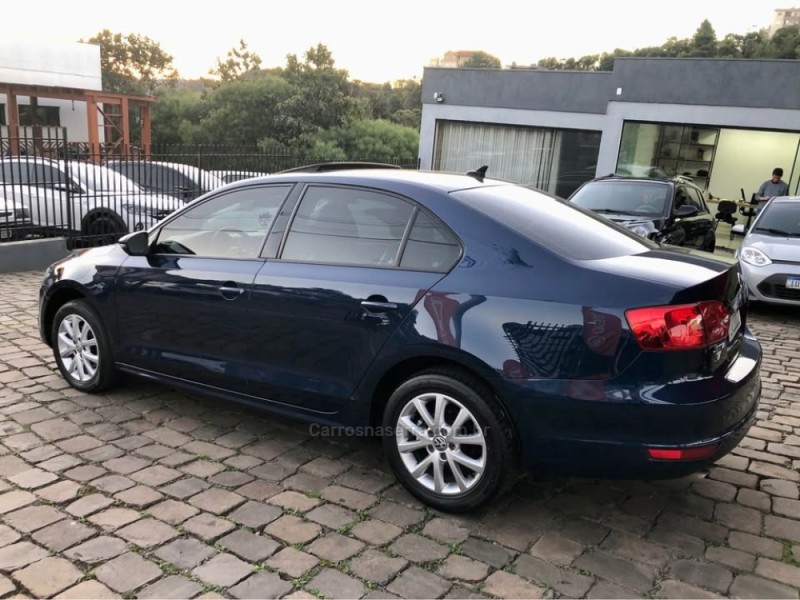 JETTA 2.0 COMFORTLINE FLEX 4P TIPTRONIC - 2013 - SERAFINA CORRêA